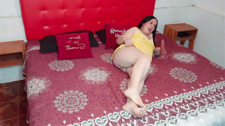 Kellyhotstepmom: Horny Latina Stepmom with Dildo