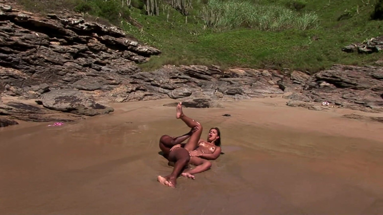 CBD Media Interracial: Joven sexy brasileña caliente follada duro por una polla negra...