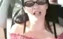 Mary Rider Pornstar: Arabada göğüslerini gösteriyor