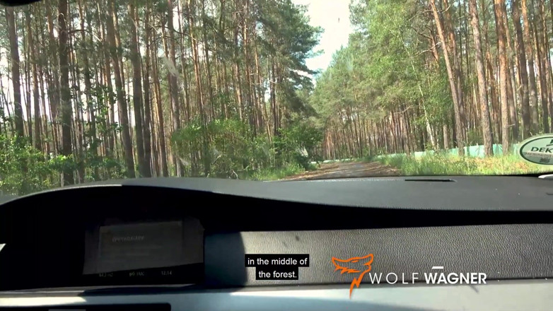 Wolf Wagner Com: Протест Tesla! Оголена для більшого блага! Кітті Блер демонструє себе повністю голою!