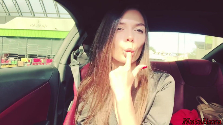 Natalissa: Pompino salivoso e deepthroat in macchina