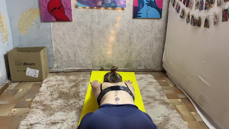 HotPrincessUA: Stiefschwester yoga unterbrochen: Trockener buckel &amp; gemischtes wrestling