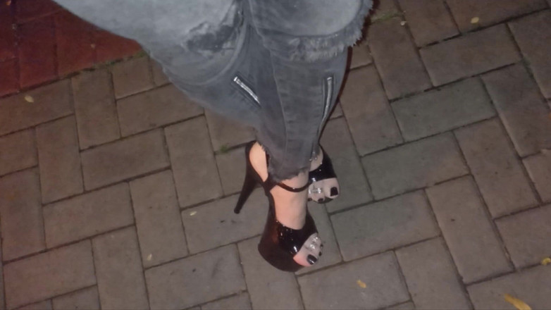 Heelex: Crossdressing - Stripper Heels and Skinnt Jeans