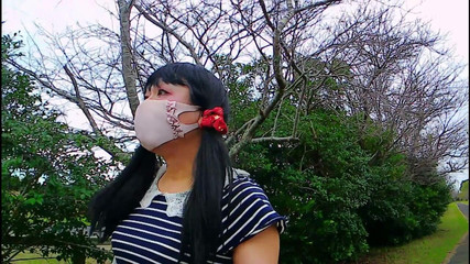 megu2002: Terekspos di Jalan-Jalan dan Lapangan Parkir