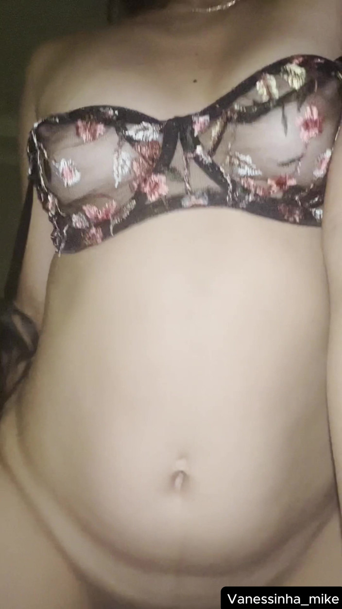 Renatinharj: She Woke up to Masturbate Me and Give Me Her...
