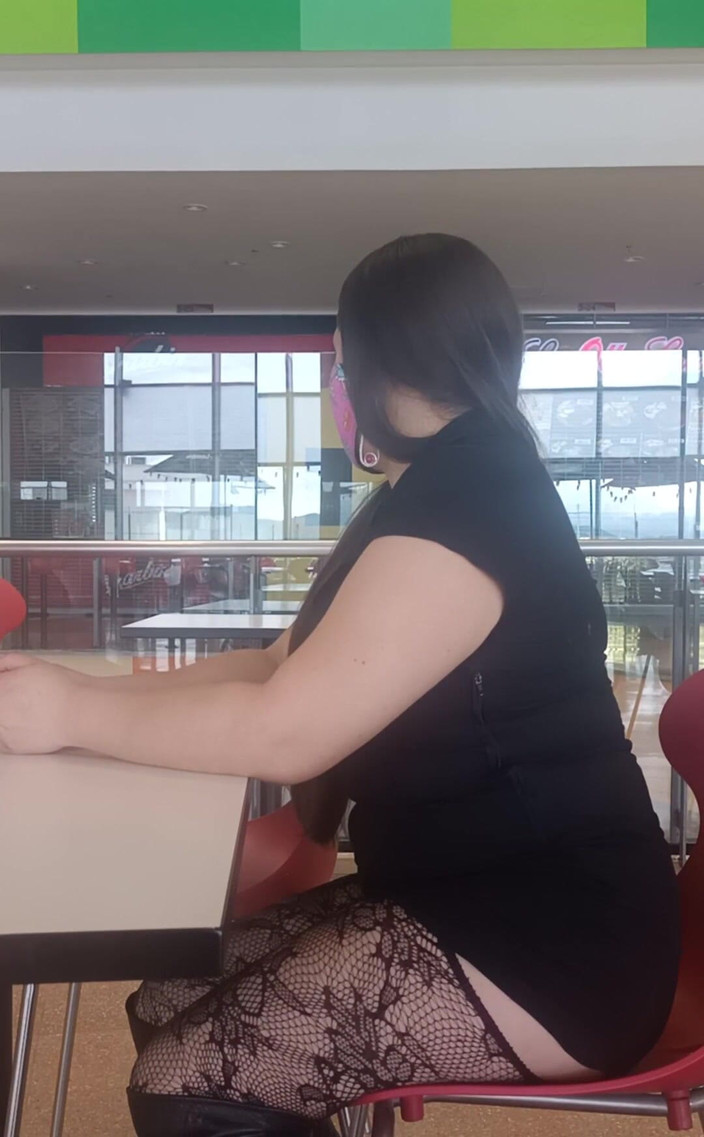Valery Saenz xxx: Latina Manželka Předvádí Ji V Nákupním Centru Nepřehlédnutelný Hluboký Anální...
