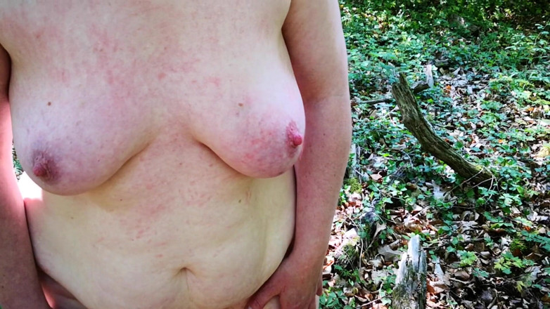 Bouncy Tits Action: Flogging my tits outdoor