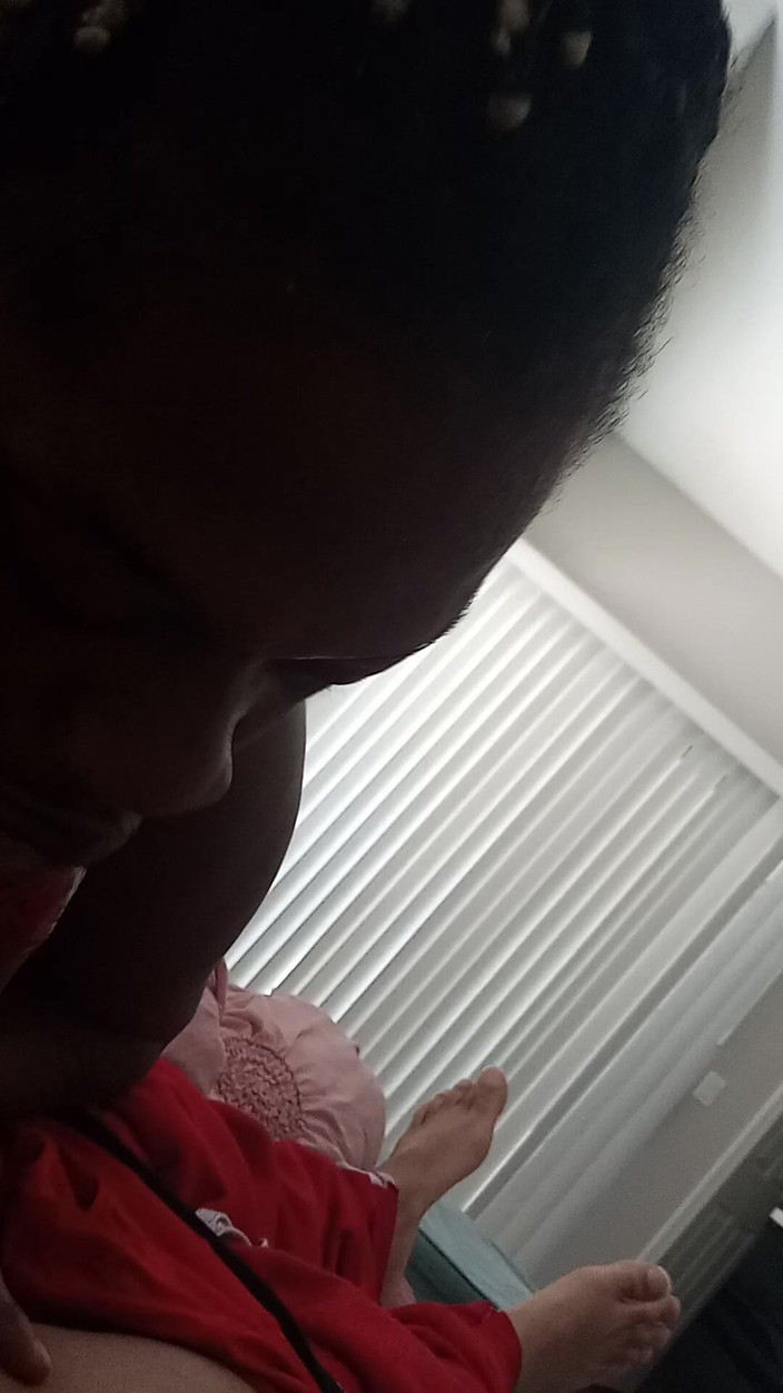 Lola Tha Pink Bunny: 真空嘴唇立即吮吸糖果