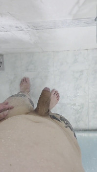 Dusche boyz nackte junge