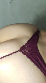 Nuevo contenido caliente ¿qué color es mi hilo? Me encanta que mi amante me penetre duro por mi pequeña