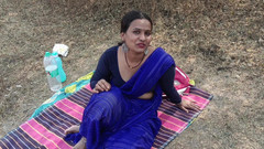Kavita _zawazawi: Desi Indian 已婚 Kavita 老师在丛林中与 Tatya 学生发生性关系