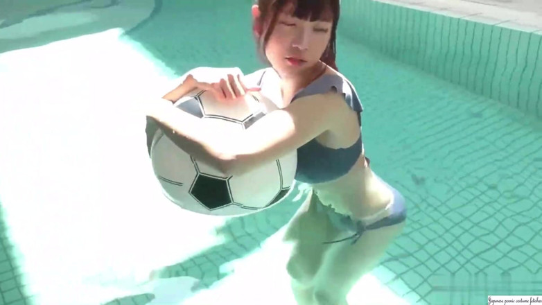 Asian happy ending: Uma fuga à beira da piscina