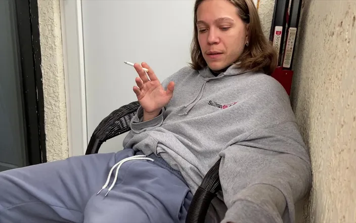 Harry_Jen: HarryJen My big cock sucks sucks while I smoke
