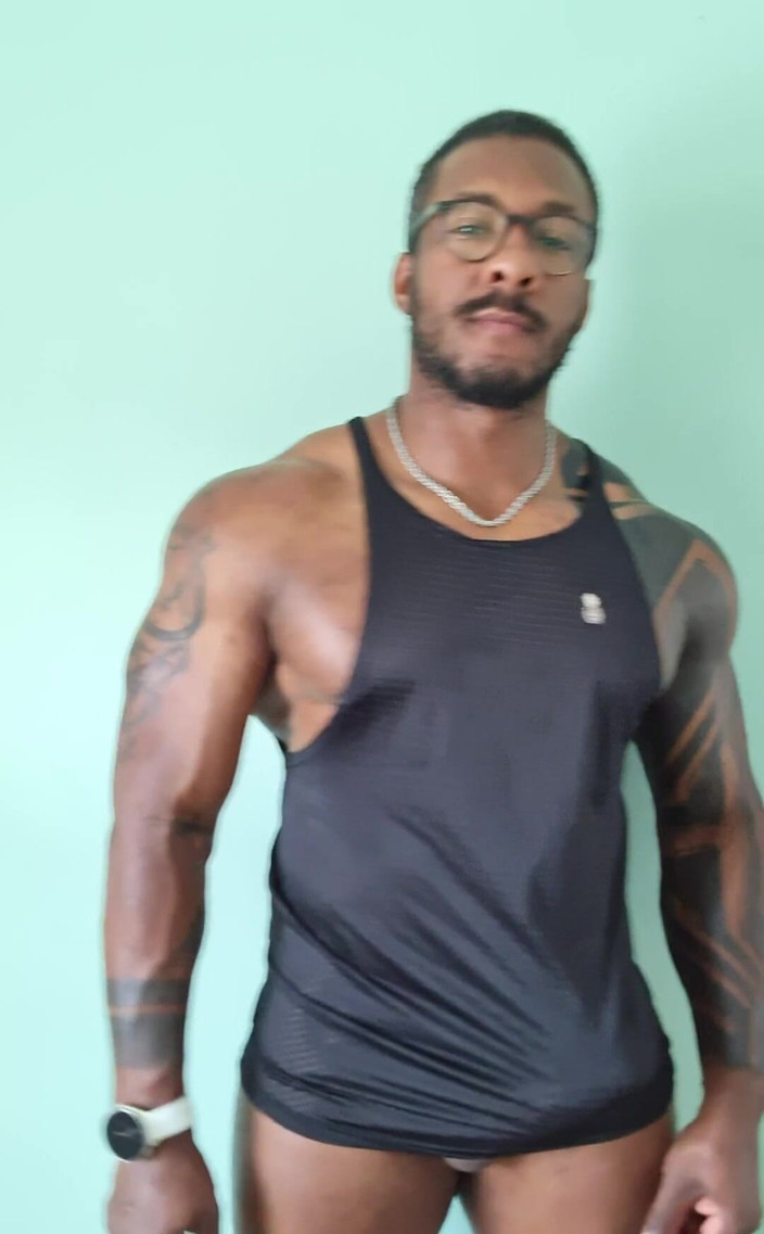 Amadeus: Amadeus Mode м'язистий чоловік