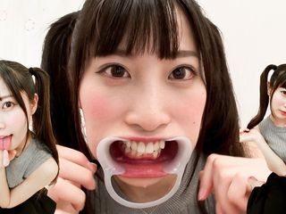 Japan Fetish Fusion: Загорнутий у переповнену слину та рожевий язик Момоняна! Фетиш язика та слини, відео від першої особи з momona aino