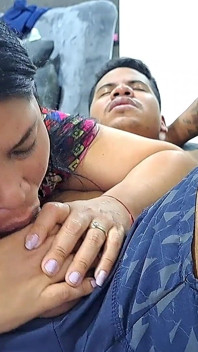MILF Me Ve Masturbandome Y Se Pone Cachonda