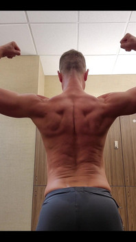 Early Morning Flex After an Intense Arm Day