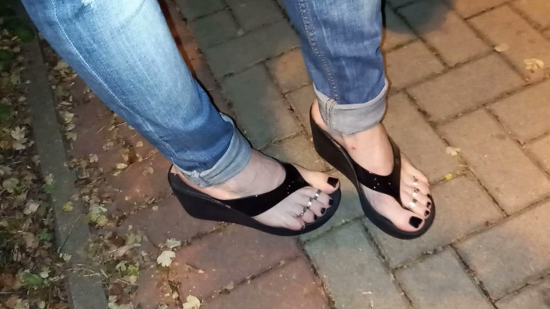 Heelex: Kaki seksi dan flip flops lateks