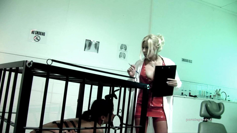 Estelle and Friends: Prsatá Alexis Silver a Michelle Thorne v sexy BDSM trojce...