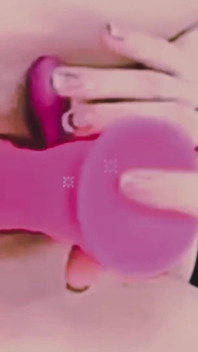 She Played with Her Didelot and Vibrator Until She Had an Orgasm