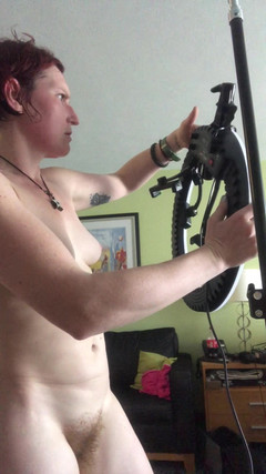 MistressWriggler: Cerámica en topless