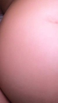 Une serveuse enceinte m’a baisée pendant ma pause déjeuner