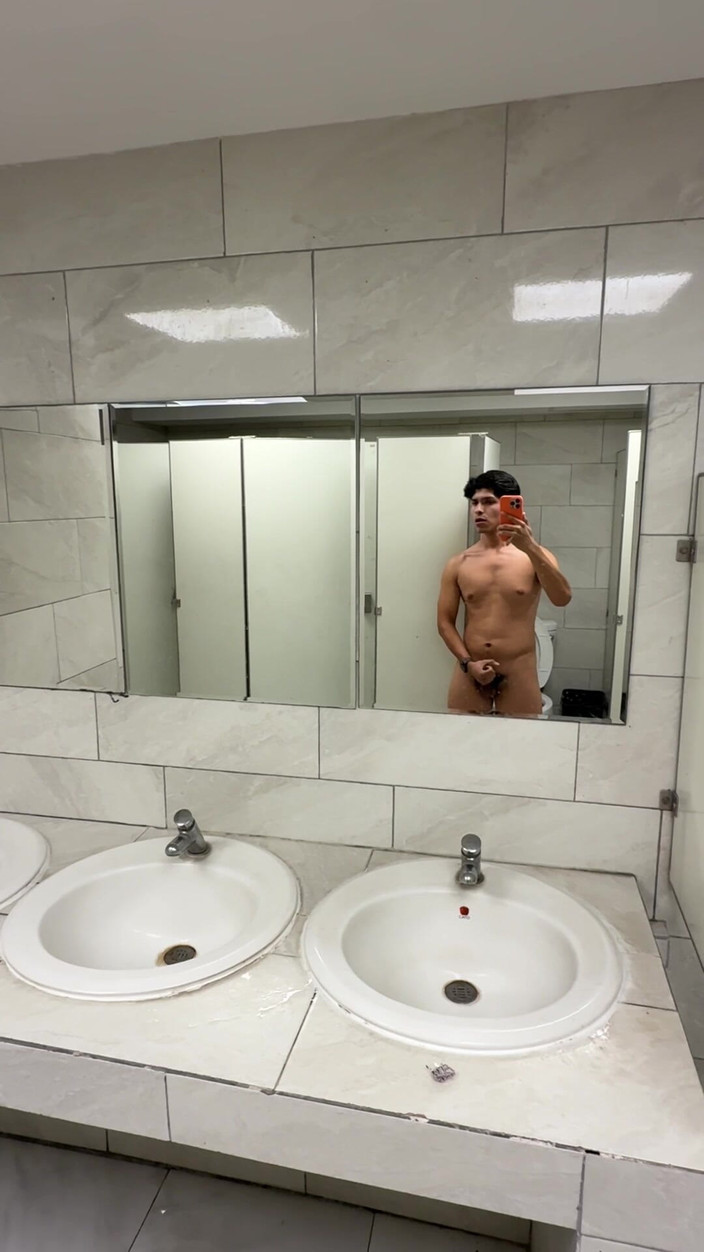 joanraay: Masturbation dans les toilettes