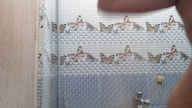 Sexynageena: Телугу тетушка принимает душ, трахает киску пальцами