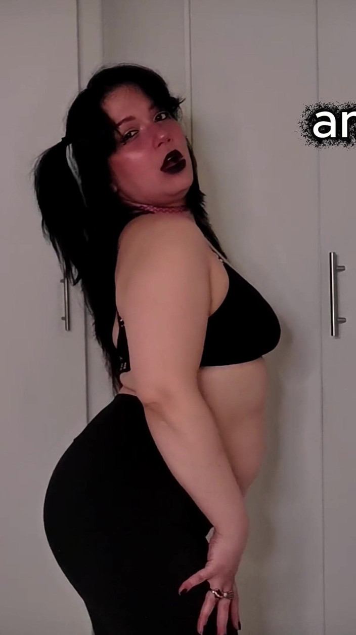 Delilah Dee: Prise de poids, série de gourous de bien-être, partie 1, entrée