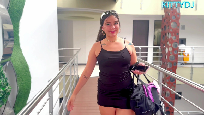 Kittydj: 모텔에서 자위하는 라틴계 여자 Kittydj