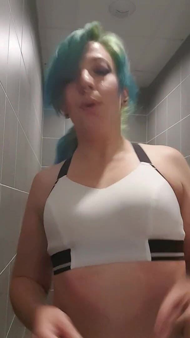 Daphnee Lecerf: Going to the gym with me can be like this