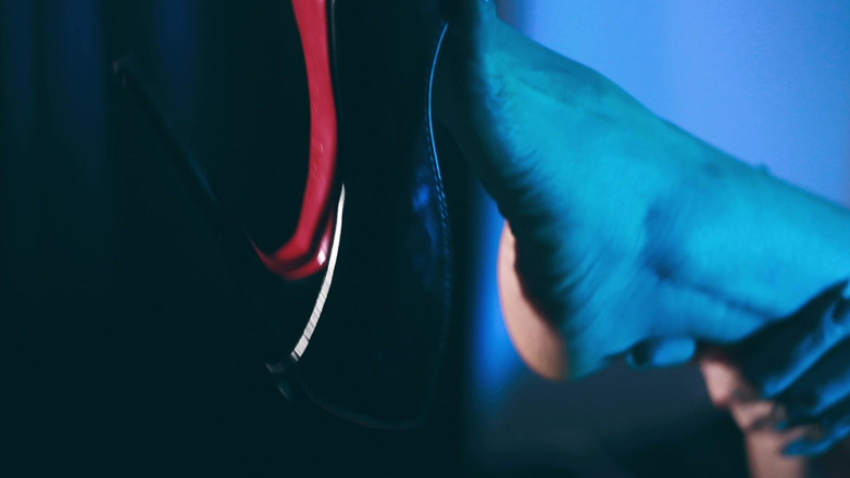 MariLou Moreira: Saltando em um vibrador unicórnio gigante