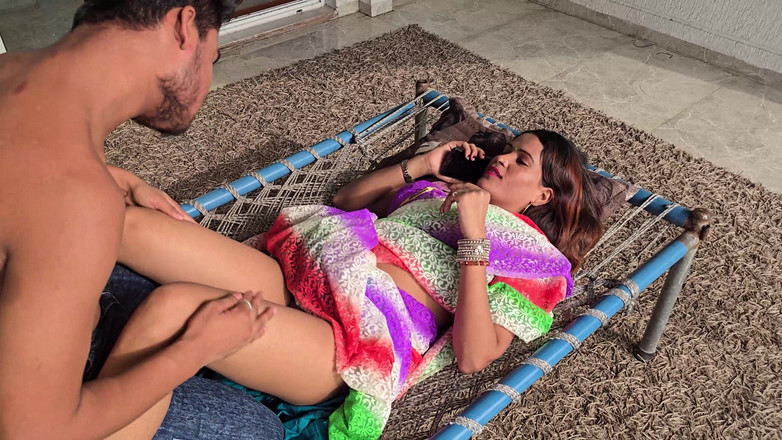 Madhu bhabhi 69: भारतीय पत्नी अपने पति के साथ धोखा दे रही है और मसाज बॉय के साथ चुदाई कर रही है