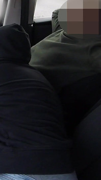 Teen Lehrerin lutscht meinen schwanz im Auto auf dem Parkplatz im freien für alle - es ist sehr riskant mit Leuten in der Nähe von Misscreamy