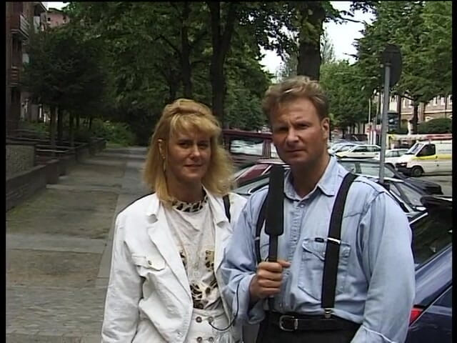 Lucky Cooch: Blonde milf geeft een interview