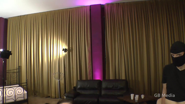 GangBang-Dream: 3 salopes jouent à des jeux de sperme coquins dans un...