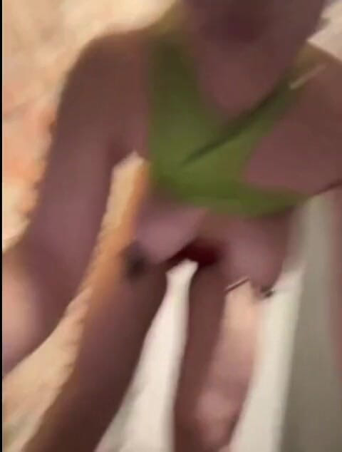 JuiceLussie: Squirt a Lot. Try Not to Cum When I See...