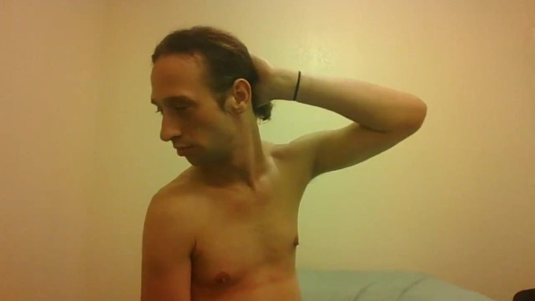 LilTaste: Topless transgirl die haar oren handsfree beweegt