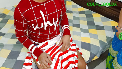 Sexy Komal: Hermanastro, ¿por qué estás sentado sin ropa?