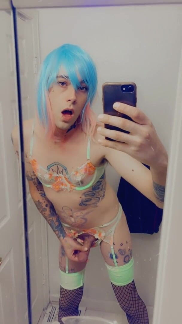 CarmenMelatonin: Cosplay bikini babe
