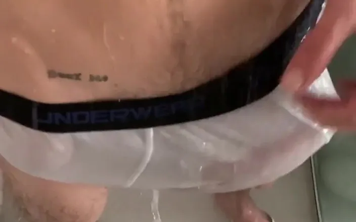 monstromineiro: Shower Time