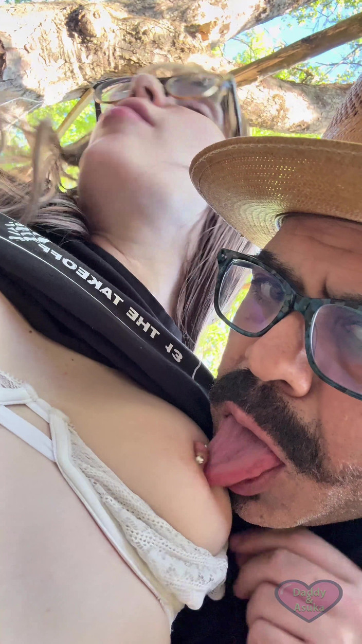 Daddy and Asuka: Un Papa Et Son Bébé Sexy S’amusent Dehors.