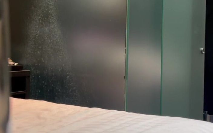 Em Yang: Caméra secrète dans ma chambre d’hôtel