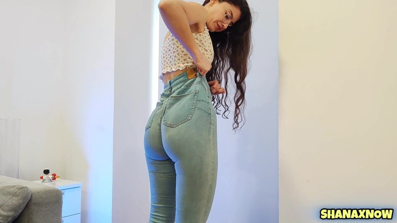 Shanaxnow: Blue Jeans Fetish – Masalah Pantat Besar Mengetuk Pipi Menggigil