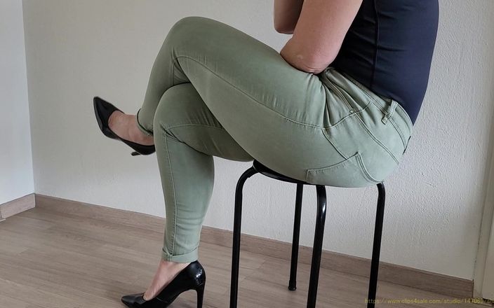 MisS Angel: Yeşil tight seksi kot pantolon ve yüksek topuklu ayakkabılar