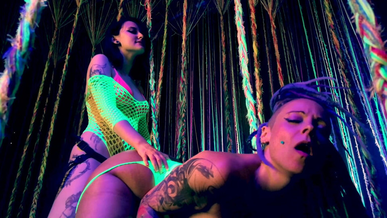 EdgesOfReality: Alternative Girls Strap on Fuck