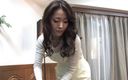 Pov made in Japan: Asiatisk MILF kände sig smutsig efter dammsugning så hon tog...