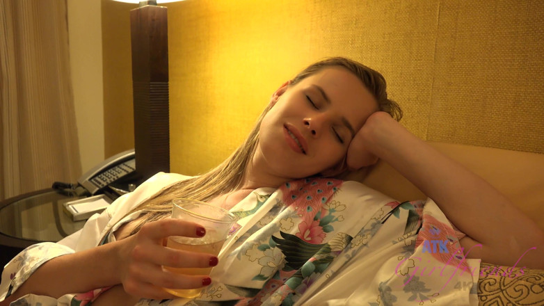 ATK Fans (Girlfriends): Virtuell semester med så vackra Jillian Janson 9/10