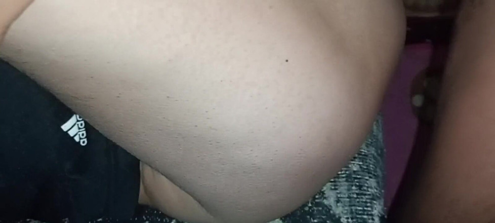 Gatita_travieza: 隣人は私をミルクで濡らしながら置いていき、その動画を夫に送ったら、カッコールドは本当に興奮しました