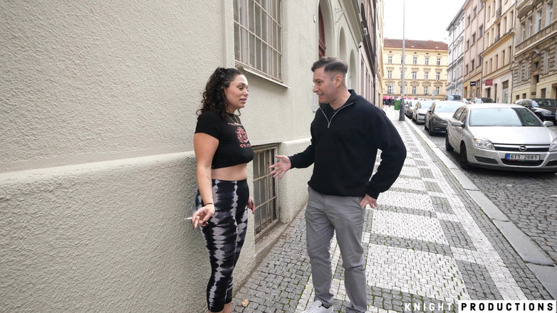 KnightProductions: Betty Buttplug fickt dumme touristen hart und hart